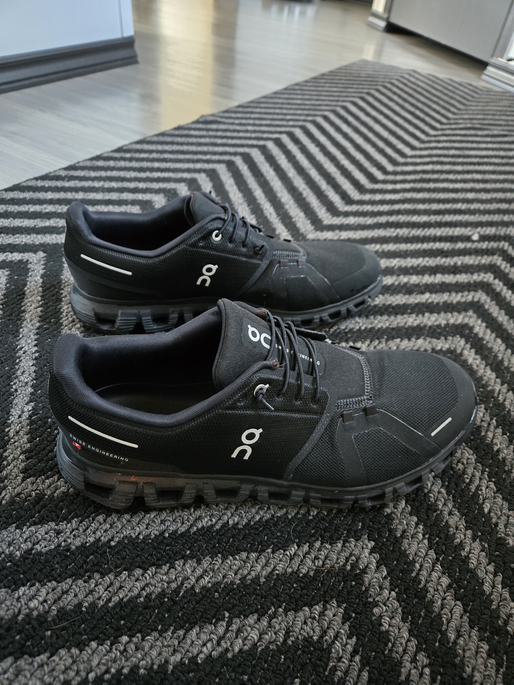 On Cloud 6 Men’s Running Shoes - Black - Brand New